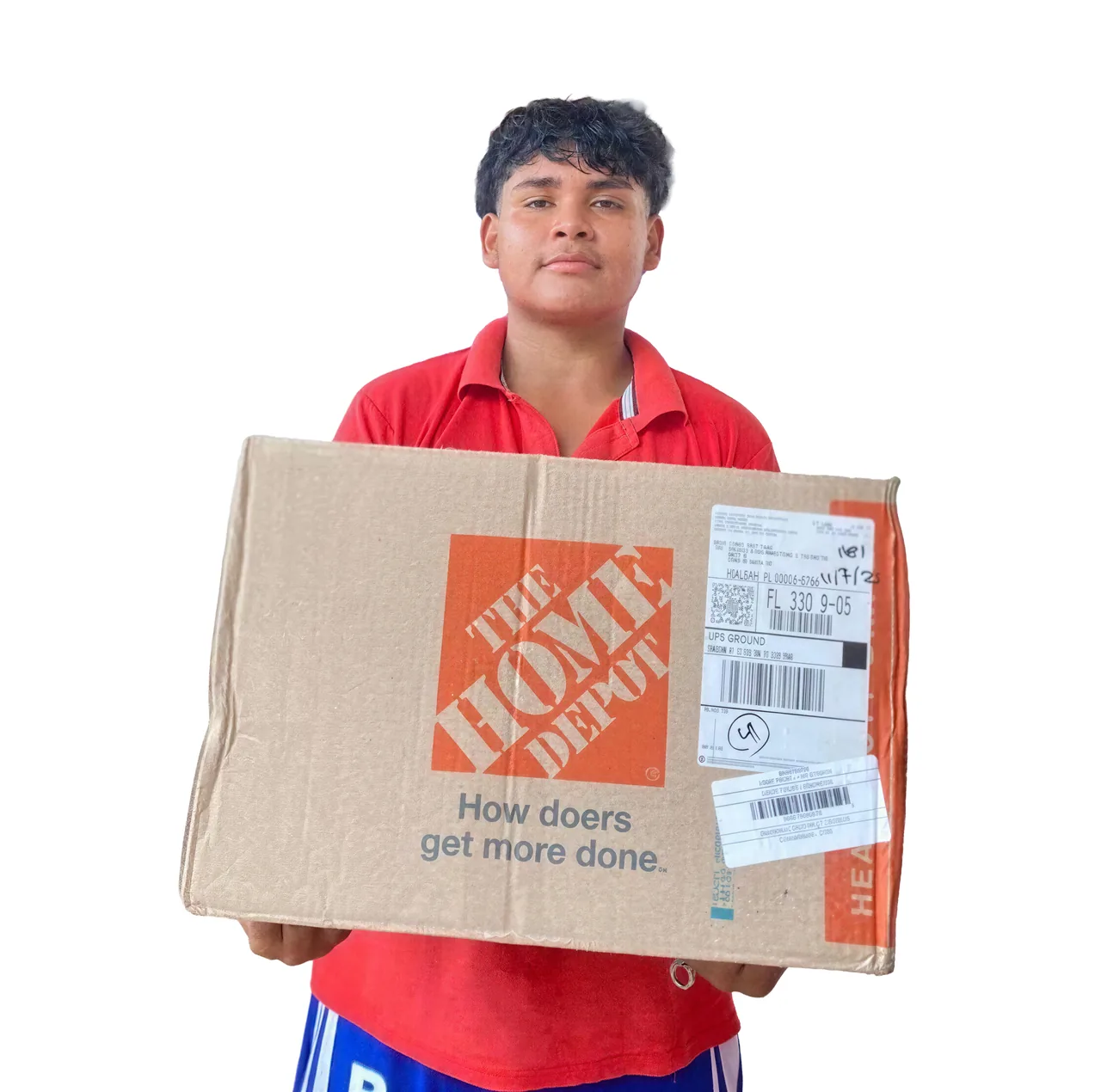 Cliente recibiendo caja enviada por Lady Shoppers